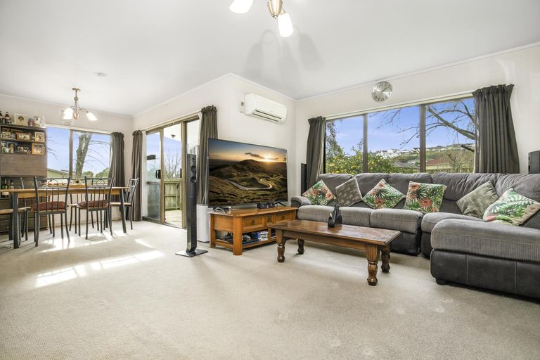 Photo of property in 12 Tilbrook Place, Papakura, 2110