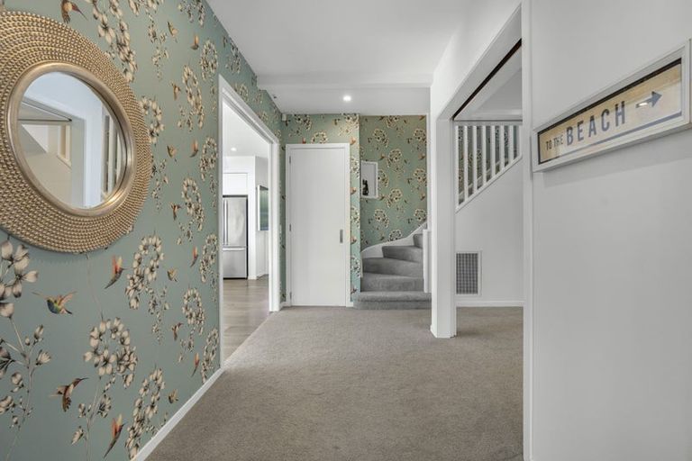 Photo of property in 23 Pukatea Street, Eastbourne, Lower Hutt, 5013