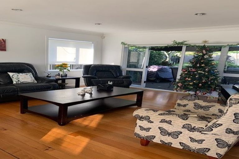 Photo of property in 2/28 Bleakhouse Road, Howick, Auckland, 2014