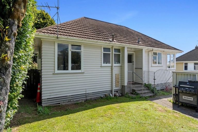 Photo of property in 5 Konini Street, Inglewood, 4330