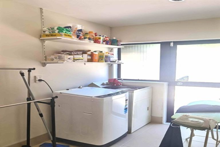 Photo of property in 1b Wheturangi Road, Greenlane, Auckland, 1061