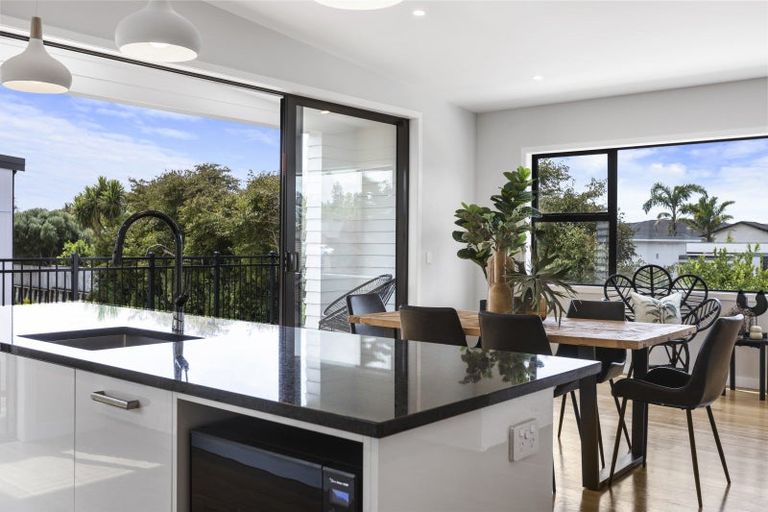 Photo of property in 7b Montrose Place, Highlands Park, New Plymouth, 4312