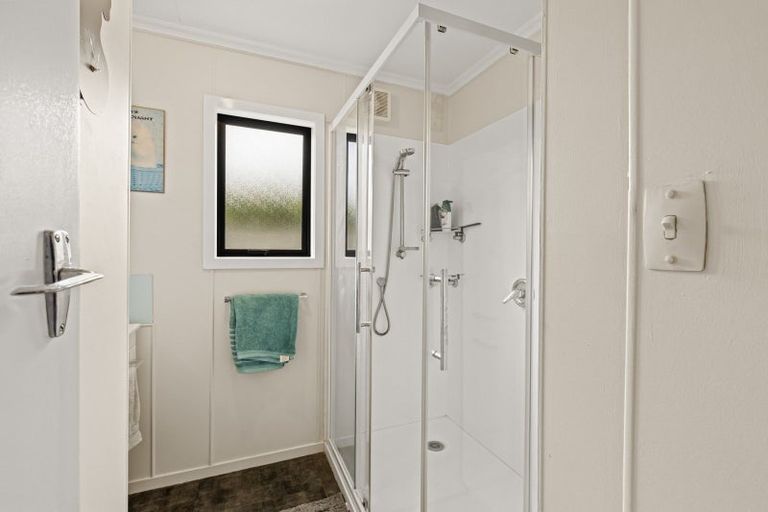 Photo of property in 33 Karewa Street, Castlecliff, Whanganui, 4501