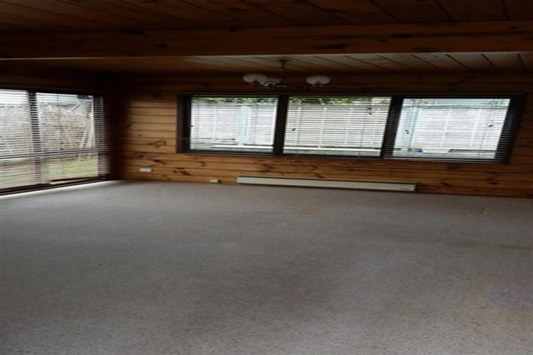 Photo of property in 2/6 Laings Road, Bucklands Beach, Auckland, 2012