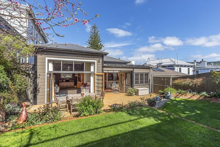 Photo of property in 17 Armour Avenue, Mount Victoria, Wellington, 6011