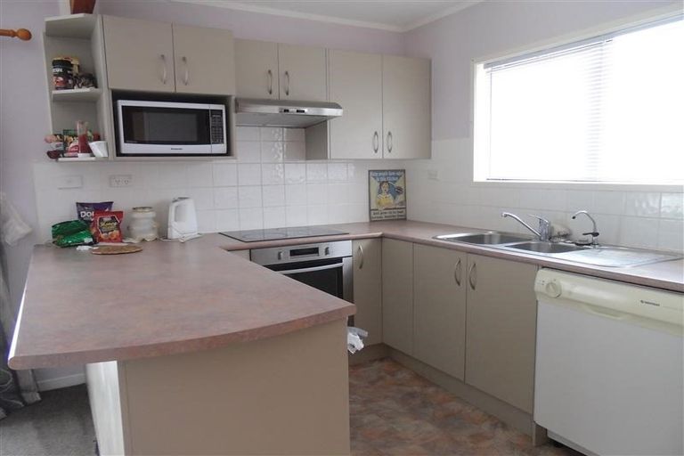 Photo of property in 1/28 Pahi Place, West Harbour, Auckland, 0618