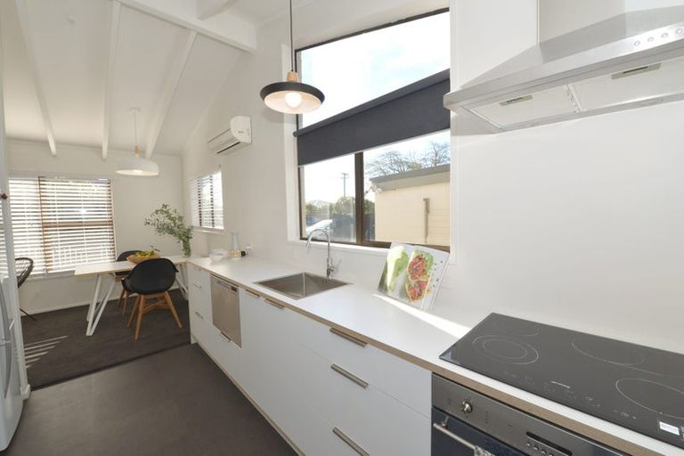 Photo of property in 2/11 Taupata Street, Redcliffs, Christchurch, 8081