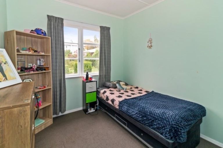 Photo of property in 120 Huatoki Street, Frankleigh Park, New Plymouth, 4310
