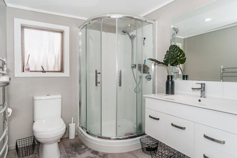 Photo of property in 10 Marendellas Drive, Bucklands Beach, Auckland, 2014