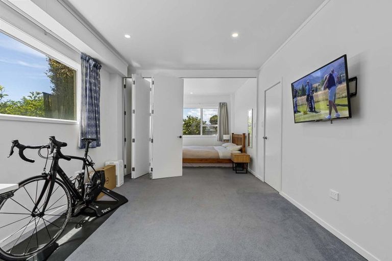 Photo of property in 6 Laing Place, Otumoetai, Tauranga, 3110