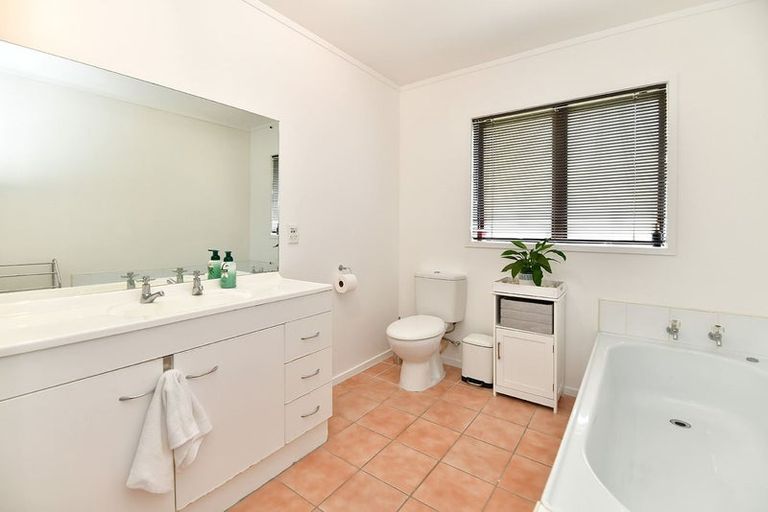 Photo of property in 75 Bay Street, Red Beach, 0932