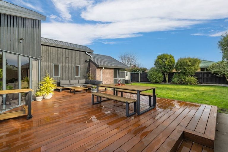 Photo of property in 115 Royal Park Drive, Parklands, Christchurch, 8083