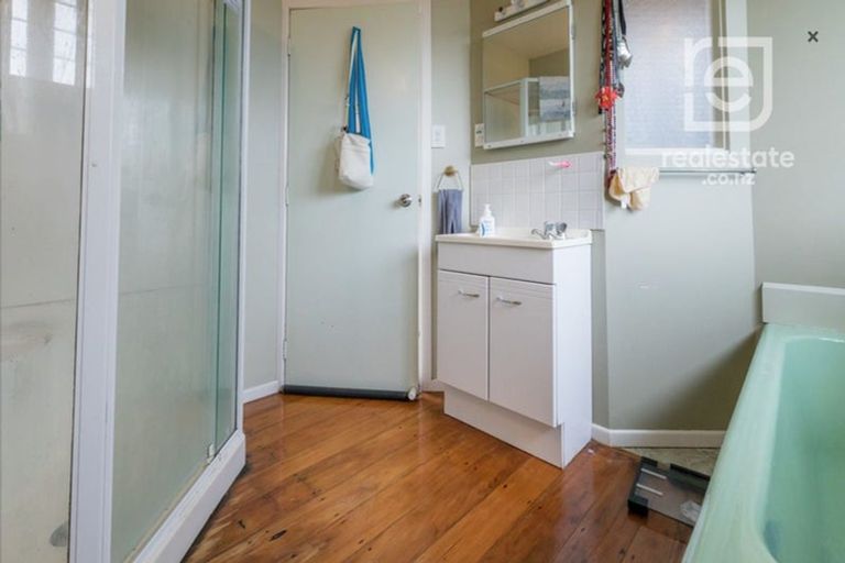 Photo of property in 26 Yeovil Road, Te Atatu Peninsula, Auckland, 0610