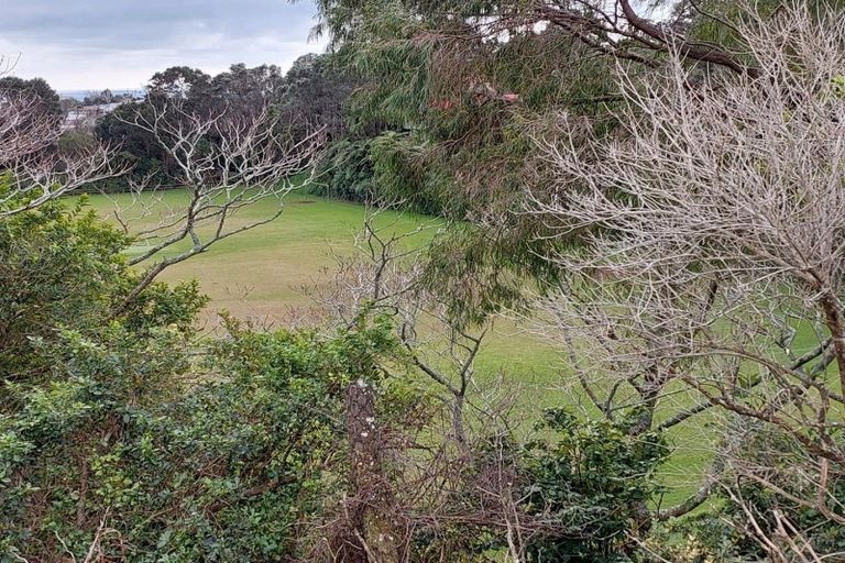 Photo of property in 2 Onslow Place, Merrilands, New Plymouth, 4312