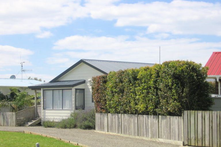 Photo of property in 16 Hereford Place, Waihi Beach, 3611