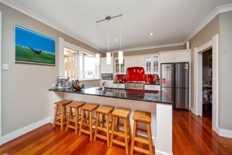 Photo of property in 19 Burns Street, Hawera, 4610