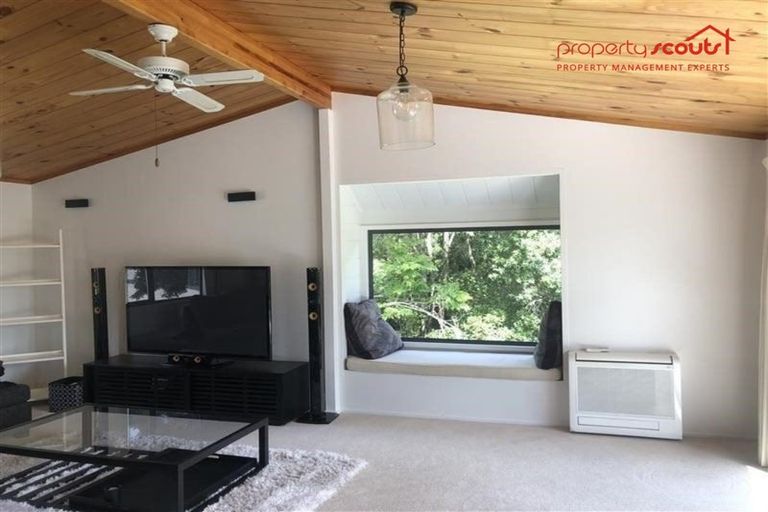 Photo of property in 16 Emlyn Place, Torbay, Auckland, 0630