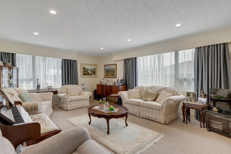 Photo of property in 42 Oxford Street, Tawa, Wellington, 5028