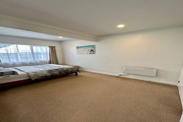 Photo of property in 16 Keldale Place, Forrest Hill, Auckland, 0620