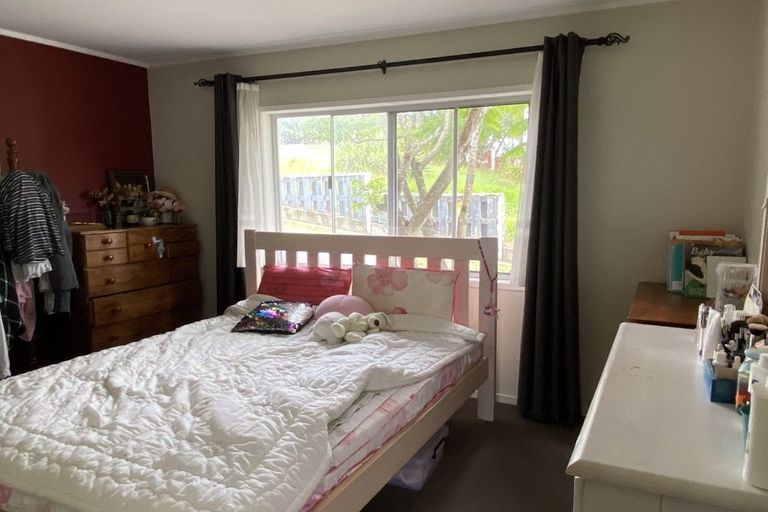 Photo of property in 1/284 Sunset Road, Windsor Park, Auckland, 0632
