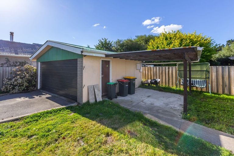 Photo of property in 28 Warren Crescent, Hillmorton, Christchurch, 8025