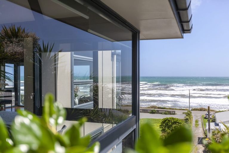 Photo of property in 62 The Parade, Paekakariki, 5034