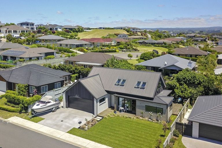 Photo of property in 75 Bert Wall Drive, Omokoroa, 3114