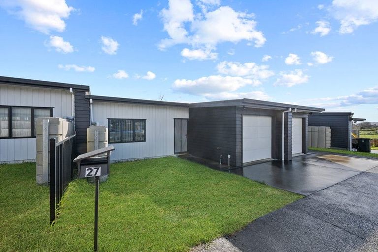 Photo of property in 27 Tuuhura Road, Pukekohe, 2120