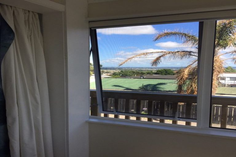 Photo of property in 2/130 Rangatira Road, Beach Haven, Auckland, 0626