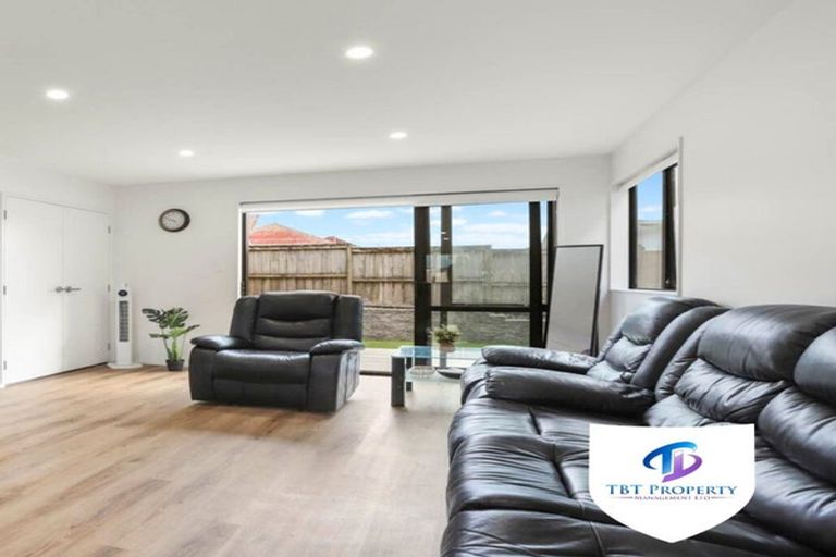 Photo of property in 8/25 Vodanovich Road, Te Atatu South, Auckland, 0610