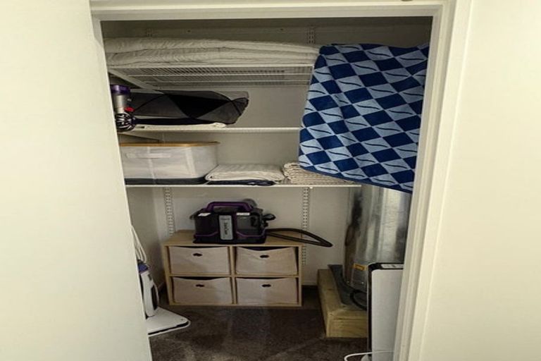 Photo of property in 4/89 Beach Road, Te Atatu Peninsula, 0610