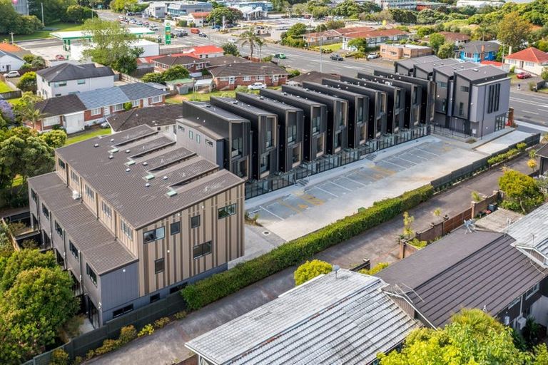 Photo of property in 15/54 Taharoto Road, Takapuna, Auckland, 0622