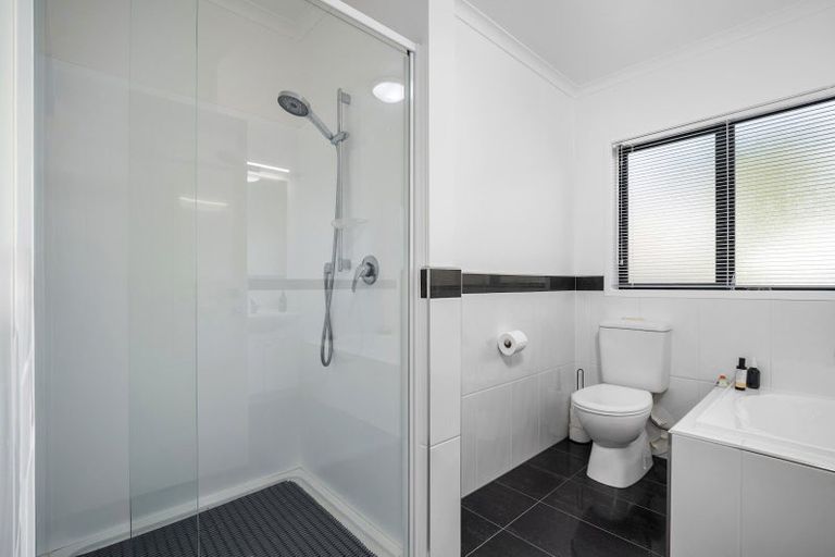 Photo of property in 35 Estuary View Road, Welcome Bay, Tauranga, 3112