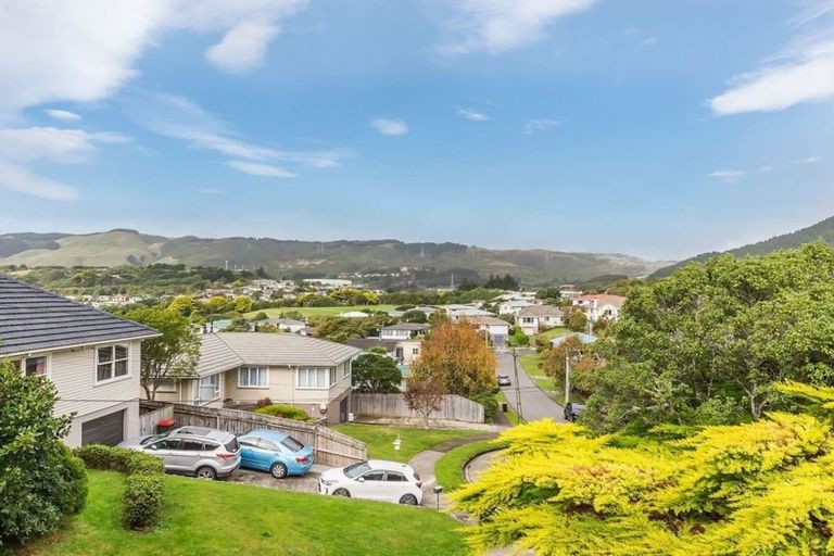 Photo of property in 13 Magdalen Street, Tawa, Wellington, 5028