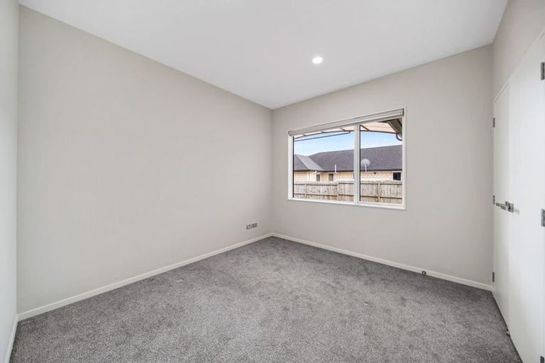 Photo of property in 24 Kilmacrennan Drive, Rosehill, Papakura, 2113