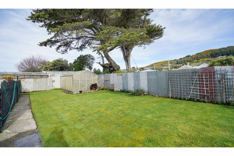 Photo of property in 220 Marine Parade, Bluff, 9814