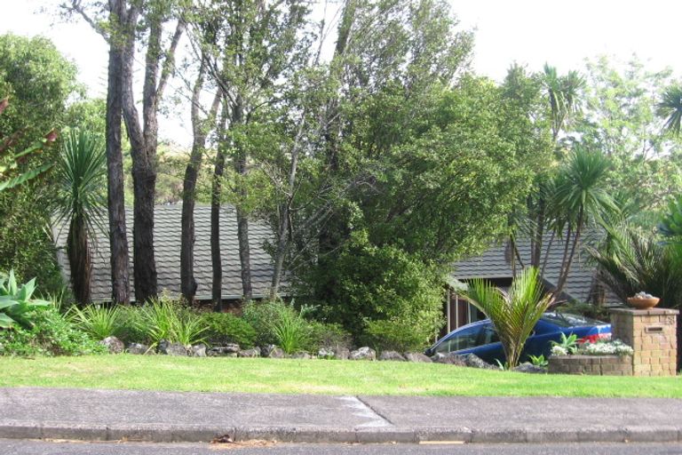 Photo of property in 28 Woodfern Crescent, Titirangi, Auckland, 0604