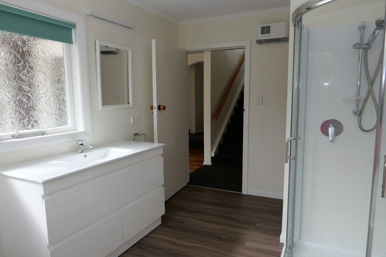 Photo of property in 16 Kotare Street, Waikanae, 5036