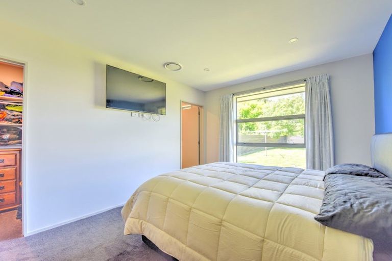 Photo of property in 18 Hunter Street, Edendale, 9825