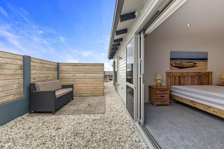 Photo of property in 1/26 Manly Esplanade, Browns Bay, Auckland, 0630