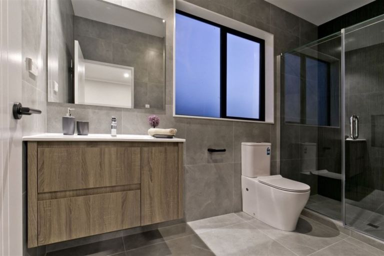 Photo of property in 7 Len Ireland Drive, Kumeu, 0810