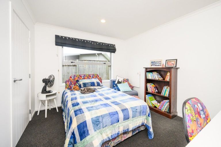 Photo of property in 17 Lorenzo Place, Kelvin Grove, Palmerston North, 4414