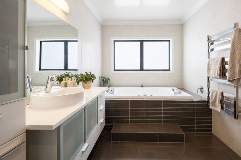 Photo of property in 27 Dalethorpe Avenue, Fairfield, Hamilton, 3214