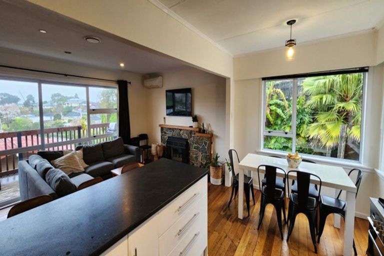 Photo of property in 7 Penrith Street, Westown, New Plymouth, 4310