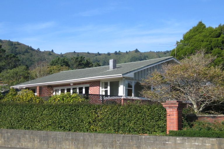 Photo of property in 4 Manuka Street, Stokes Valley, Lower Hutt, 5019