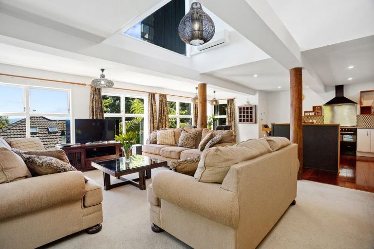 Photo of property in 3a Whiorau Grove, Lowry Bay, Lower Hutt, 5013
