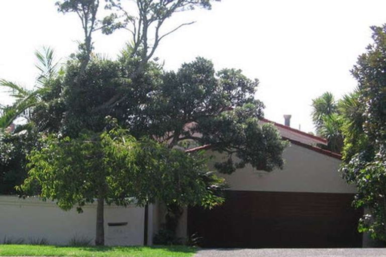 Photo of property in 15a Bournemouth Terrace, Murrays Bay, Auckland, 0630