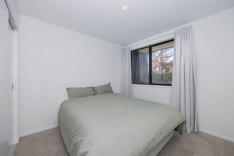 Photo of property in 10 Cleland Close, Wanaka, 9382