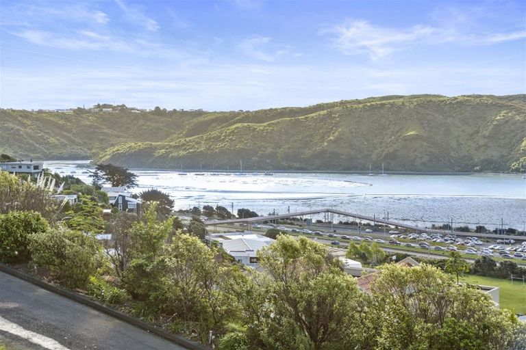 Photo of property in 32 Paremata Drive, Paremata, Porirua, 5024