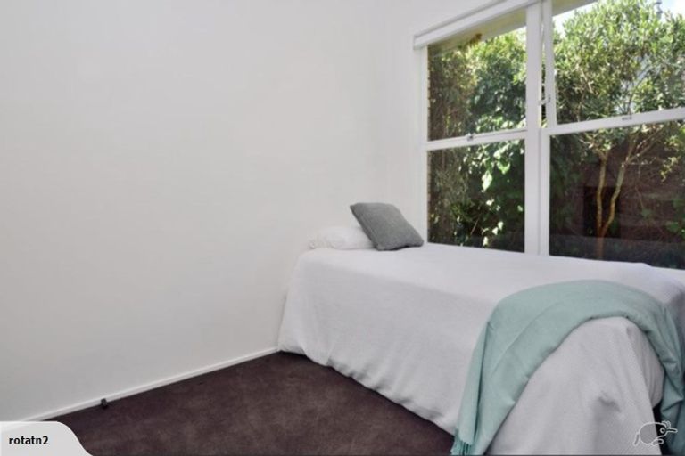 Photo of property in 2/40a Blakeborough Drive, Forrest Hill, Auckland, 0620